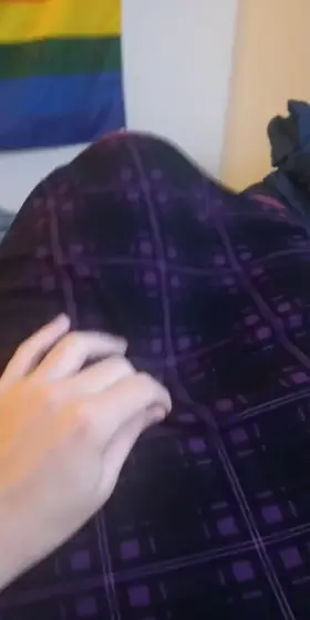 Looking for someone to bury their head between my thighs, and maybe do some other stuff while you're down there ;)