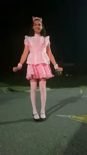 i get so turned on from being naughty in public… 😩😋