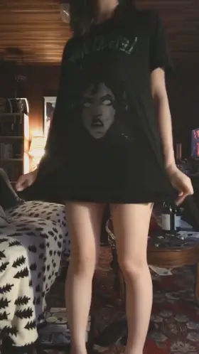 Does my lil body turn you to stone? 👀🐍