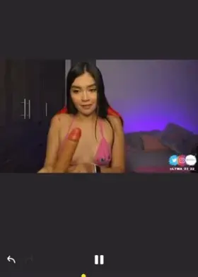 20 years Old trying to pay her studies and her debts!! Daddy doesn´t wanna help me!