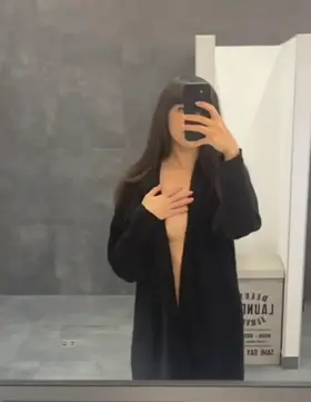 They say Italian girls have the ability to make you cum in 3 seconds!