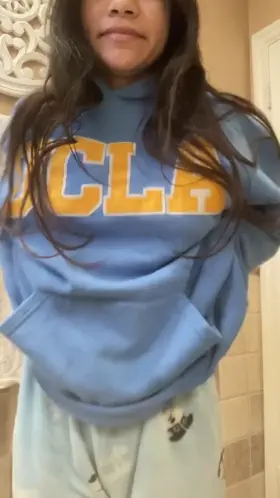 love my big hoodie (F 18)