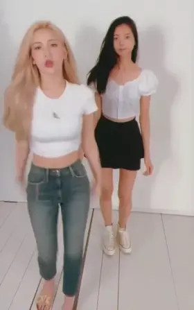 Jeon Somi and Ex-I.O.I/Pristin Nayoung