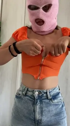 try not to fall in love.. [gif]