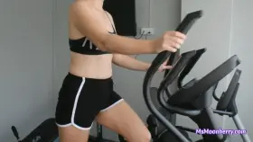 [F] Flashing my tits at the gym [OC]