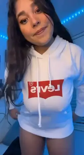 Is hard to hide my nipples with this weather (Oc)