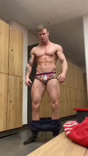 Admiring both my gains and my hole because both are fucking beautiful