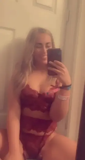 Peekaboob, come give them a lick 👅