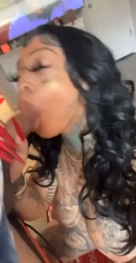 She loveeee sucking Dickk🥵😍💦 