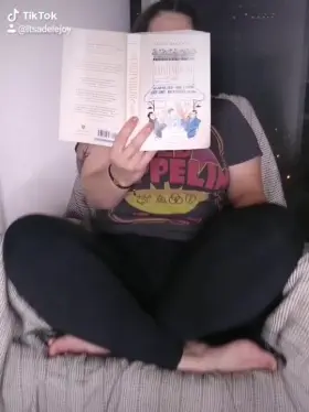 Sometimes when I'm reading I get so horny my clothes disappear 🤭💕 🍑