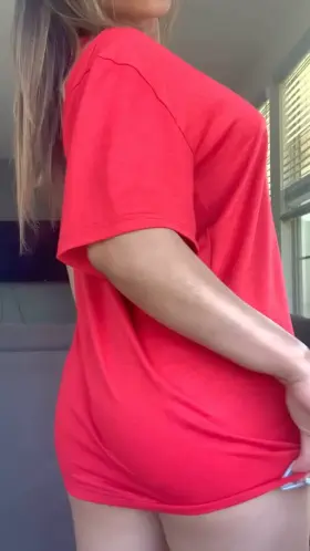 Don’t you like a slim thick girl?