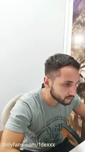 Mi secretario me ayuda con mi estres 👅🍆 video completo en el link en comentarios 🤤