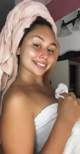 It honestly turns me on that strangers see this 🙈