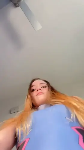 What it would look like if you let a 95 lb gamer girl sit on your face