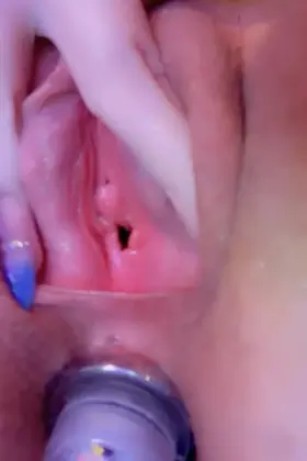 Pissing inside of my own cunt :3