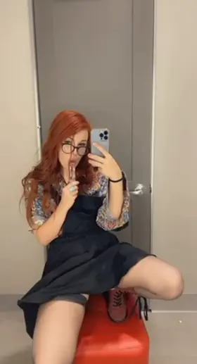 I always get so horny in the fitting room. This time, I came prepared