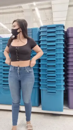 I was so nervous :) but i flasshed my asian🍒 in the supermarket. Hit that arrow if u want to see a pussy flashing 😍