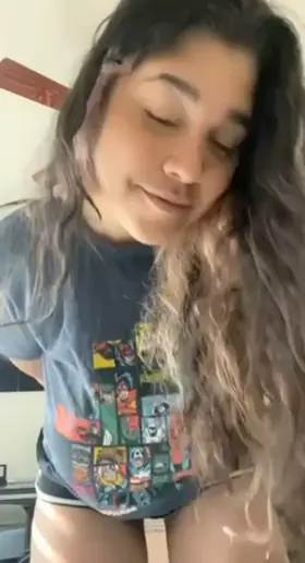 Venezuelan titties for lunch [gifs]