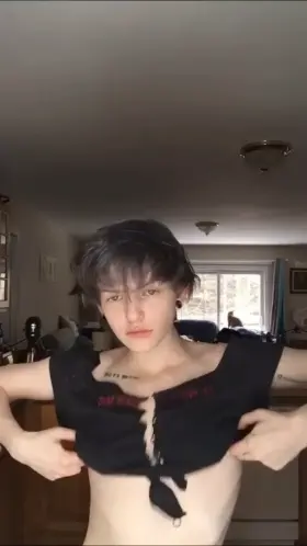 (FTM, 19) happy BoyTitty Tuesday everyone lmao🖤