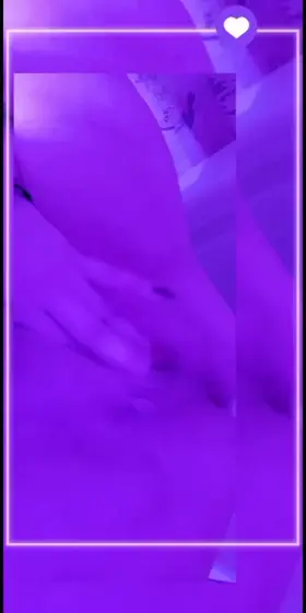 Rubbing this fat pussy till it squirts