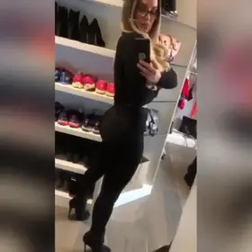 Mommy Trish 🍑 👀