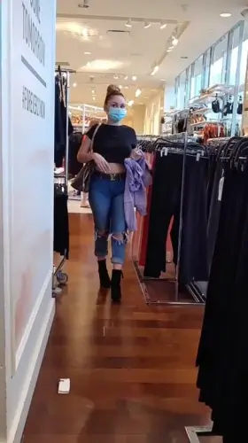 Showing my tits anytime & anywhere 😘