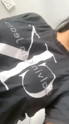 Showing you what’s hiding under my t-shirt...😇