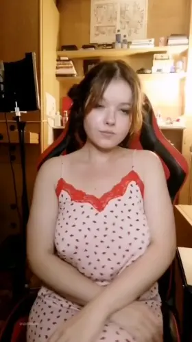 Do you think my titties crave some playtime? 🤲🏻 (19)