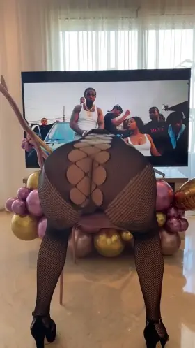 Would you jerk off to my nudes if I send some ? F41