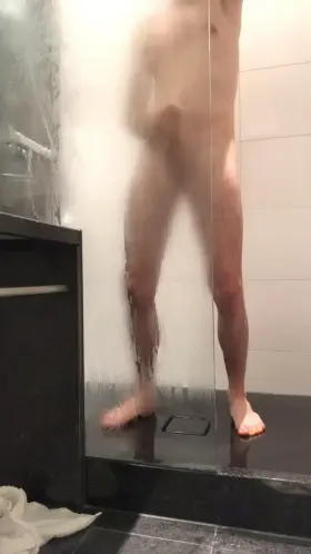 Orgasm while showering (m26)
