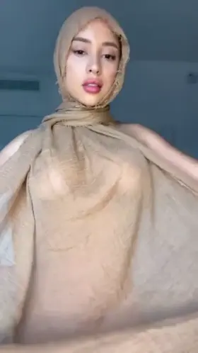 Is There a fan of Arab Girls Here ? (Take Her Free Album In Comment below )