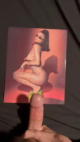 Kylie Jenner cum tribute!