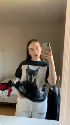 Chill outfit but sexy bra, time for a netflix session :P