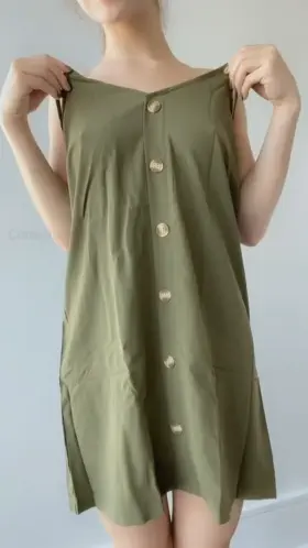 My dress slips right off 😋