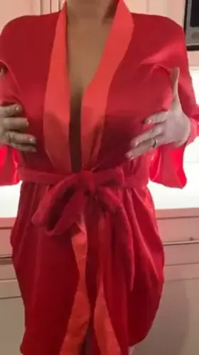 I love showing you guys my natural titties (reveal)