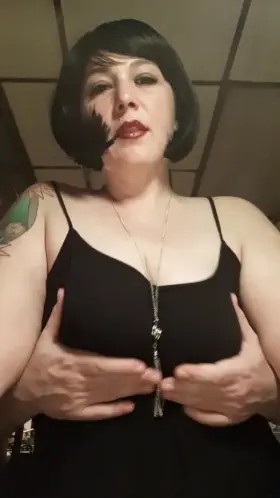 HOTWIFEJOANWETT 1600+ Pictures and 150+ videos. All uncensored and real. Toys, threesomes and sexy fun with a real Hotwife. Updated TWICE daily. Let's Play!!!