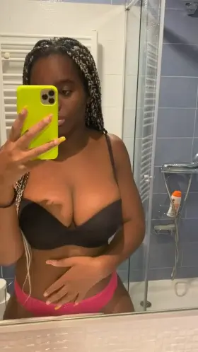 [F19 ]Straight out the shower, looking for daddy...