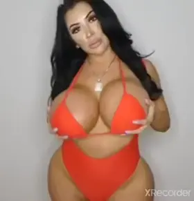 Curvy Model with Big Titties😍💦 (Get Her Folder in Comment)👇👇