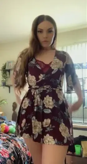 Pretty in the face, itty bitty waist 💖