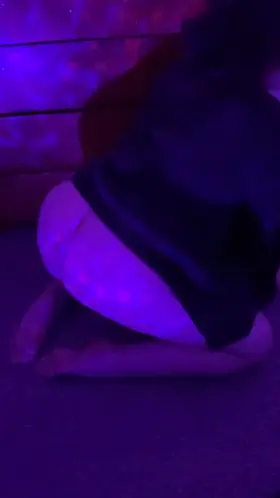 grab me by the hips and pound my thicc ass~🖤