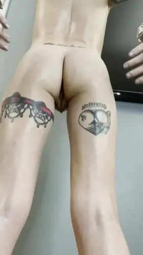 Slide it in and put your hand on my throat…. Let’s see who can grip tighter 😈