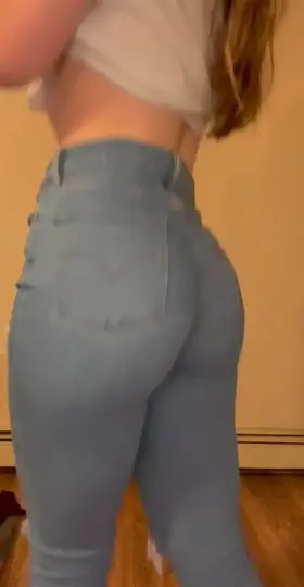 come grab my ass in these Levi’s?😇