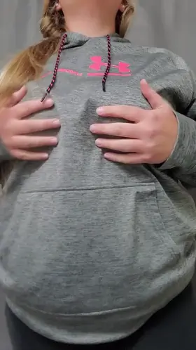 * 'show them to me' by Rodney Carrington plays in the background*😂