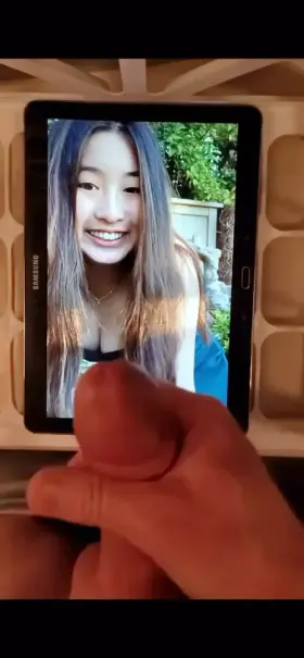 Desperate to see more guys cum on my crush. Please dm if you want to cum on her face too