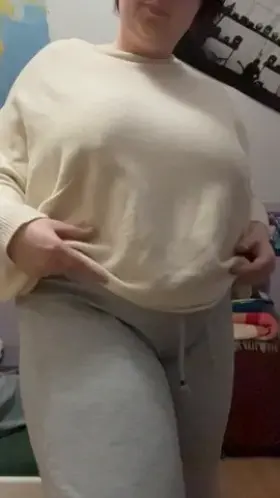 First time posting here, revealing my big tits [OC]