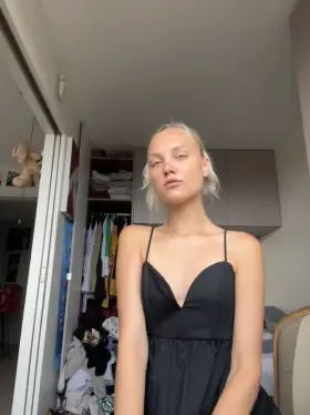 Help me undress please 🙈