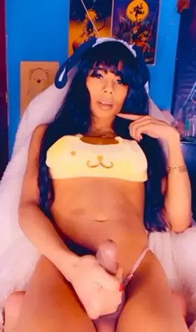 Just a taste of girl cum won’t hurt right? 🤍