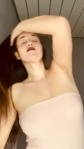 I hope that the 5 guys who see this like my petite body 💕 