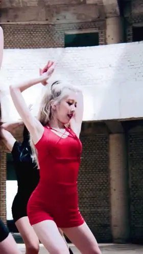 LOONA - Happy Kim Lip Day!