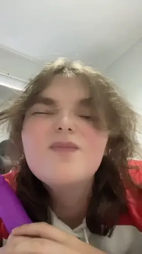 Cute trans-lesbian needs help ♥️